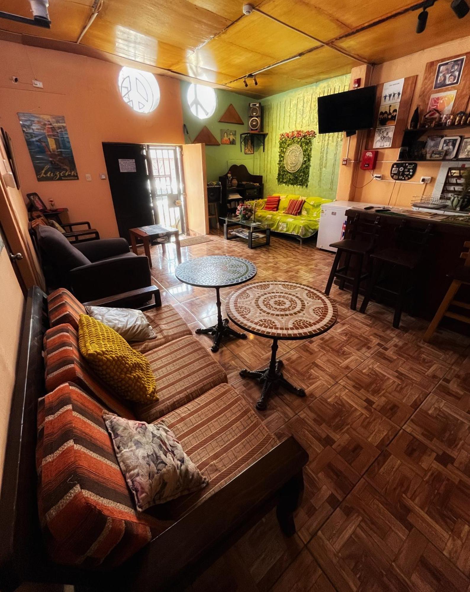 Bed and Breakfast Ugarte Street Трухильо Экстерьер фото